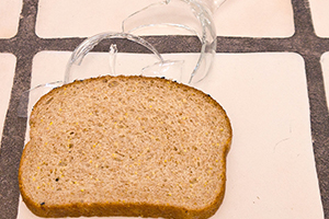 bread-glass-hack